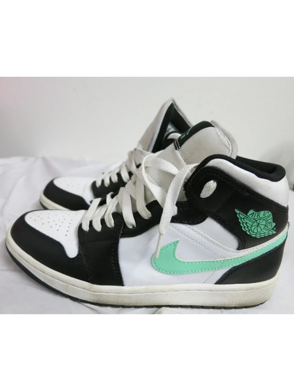 Nike Air Jordan 1 Mid Green Glow White Black Shoes Men's Size 9 (DQ8426-103)